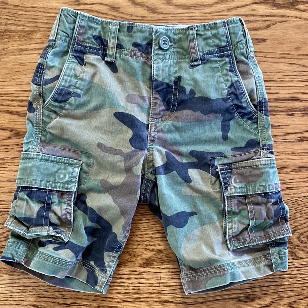 Camo GAP KIDS slim cargo shorts
